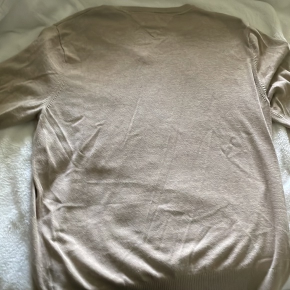 Tommy Hilfiger gently used sweater - Picture 3 of 3